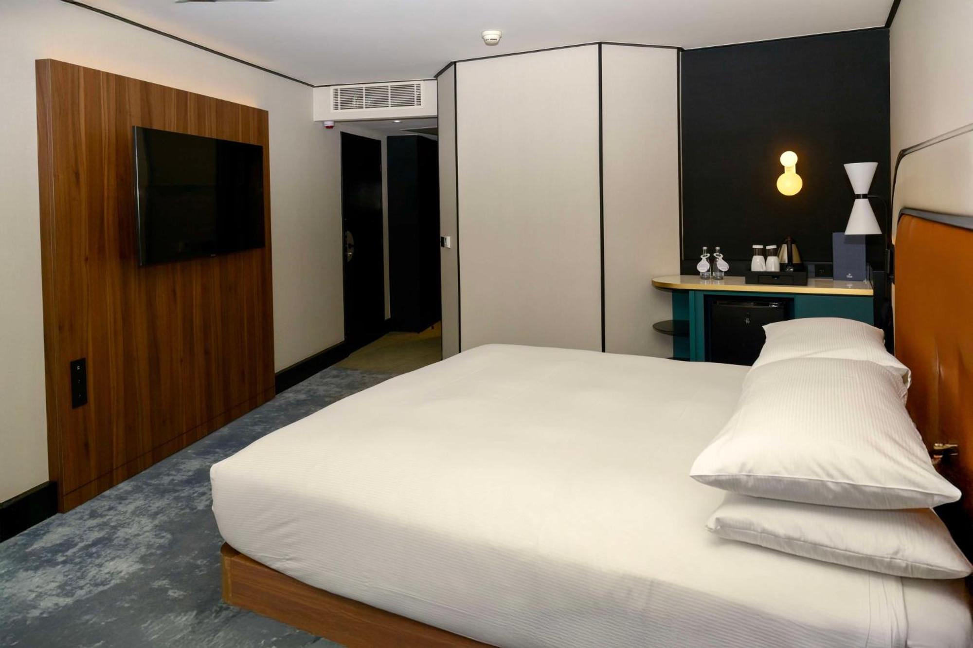 Hilton Paris La Defense Hotel Пюто Екстериор снимка